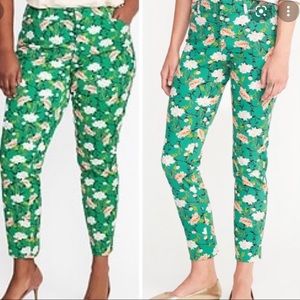 Old Navy Green Floral Pixie Pants Size 16